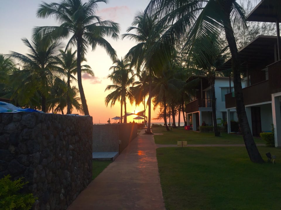 Sonnenuntergang The Briza Beach Resort Khaolak