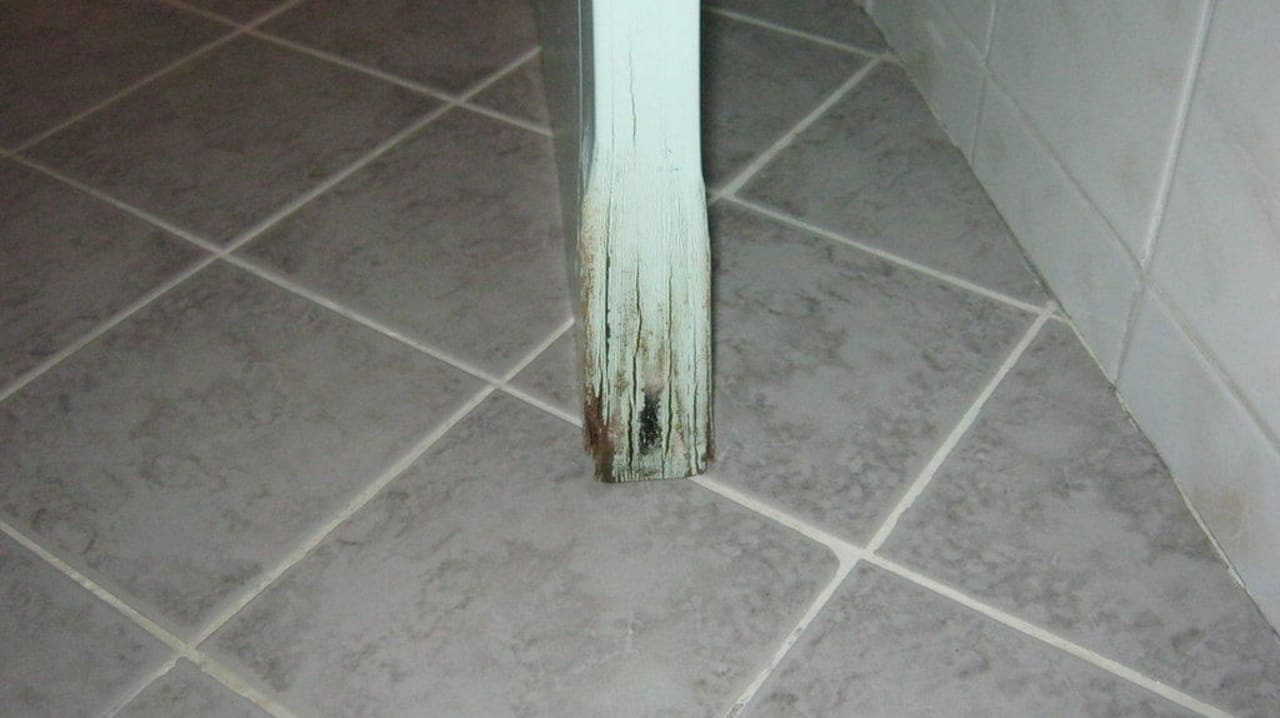 Schimmel an Badezimmertür MPM Hotel Astoria