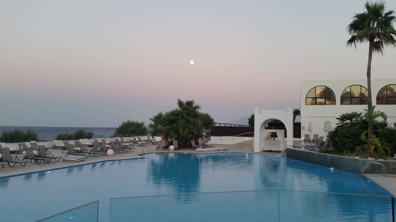 Aufgehender Mond TUI BLUE Oceanis Beach and Spa Resort
