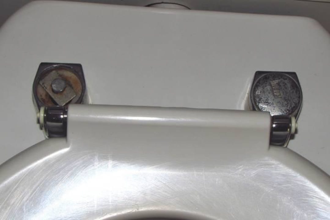 Einrichtung im Bad/WC: Nicht gerade im besten Zust Crowne Plaza Salalah