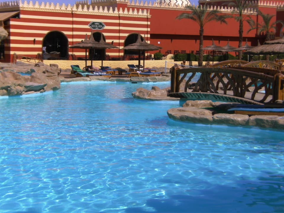 Aktivpool und Sehraya Bar Pickalbatros Alf Leila Wa Leila Resort - Neverland Hurghada
