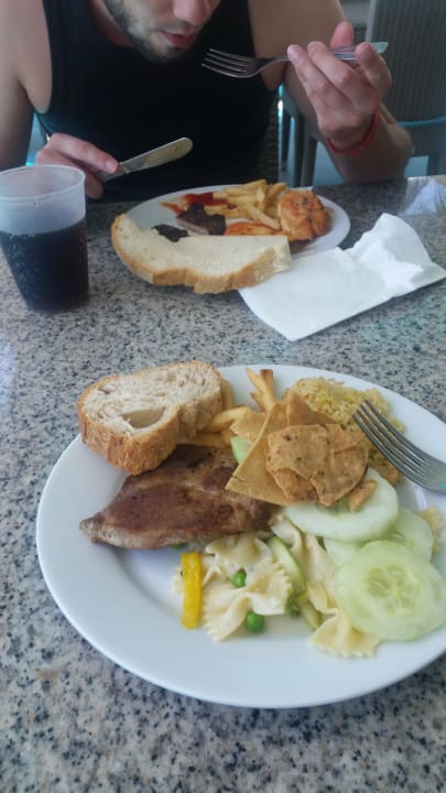 Mittagessen Beach Club Hotel Riu Tequila