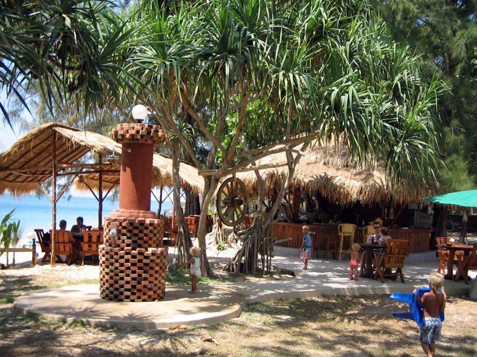 Gemütliches Open-Air Restaurant Hotel Sayang Resort