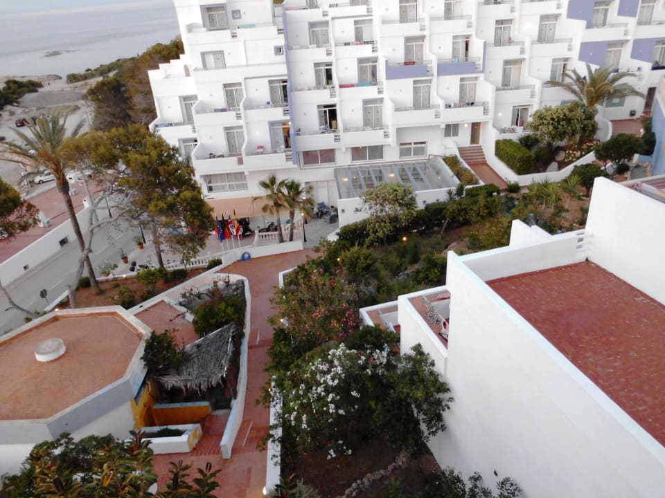 Blick vom braunen Block Barceló Portinatx - Adults only