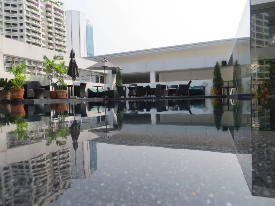 Pool mit Bar I-Residence Hotel Silom