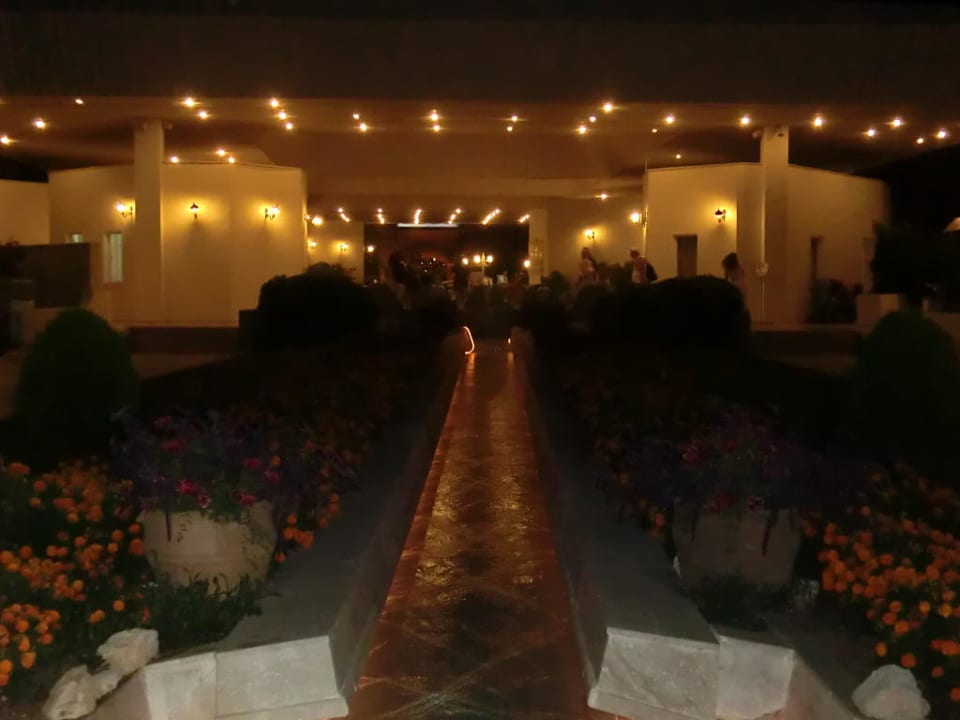 Bei Nacht Kamelya Aishen Club