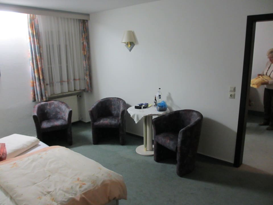 Familienzimmer mit Sesselecke Sonnenhotel Hoher Hahn