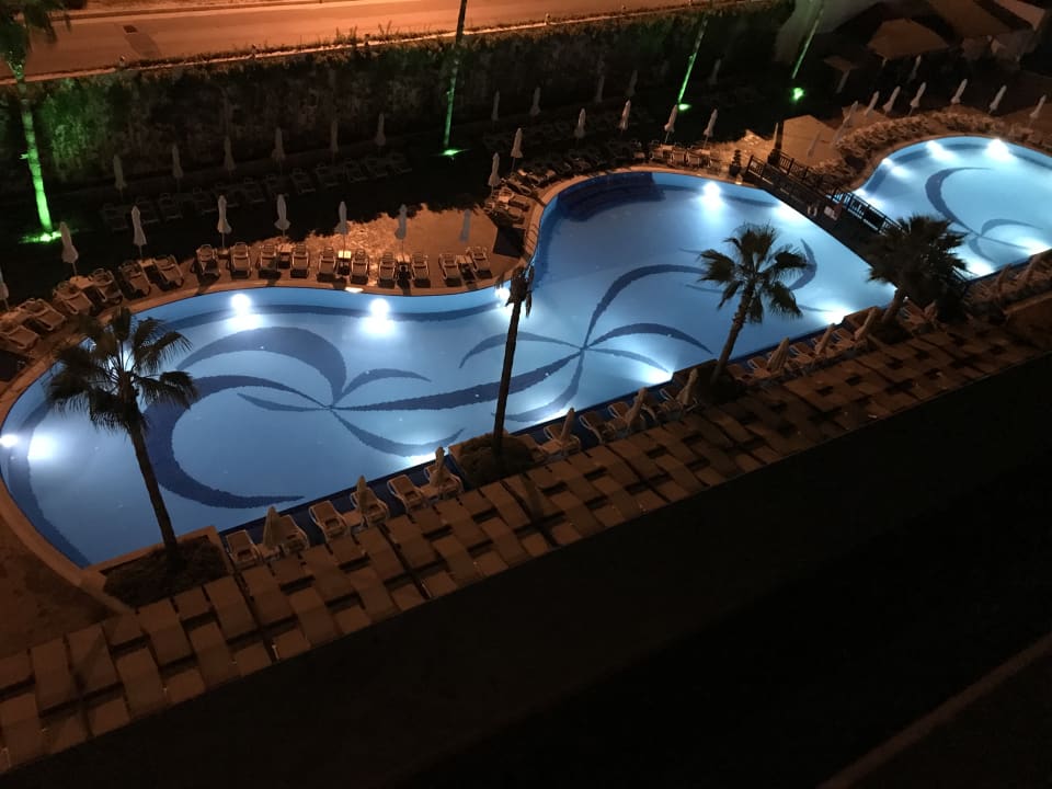 Pool Mary Hotel Side