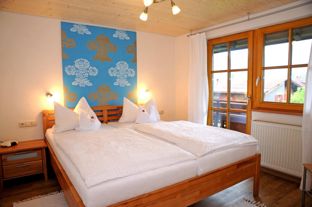 Schlafzimmer mit Südbalkon "Buchfink" Haus Sonnenruh