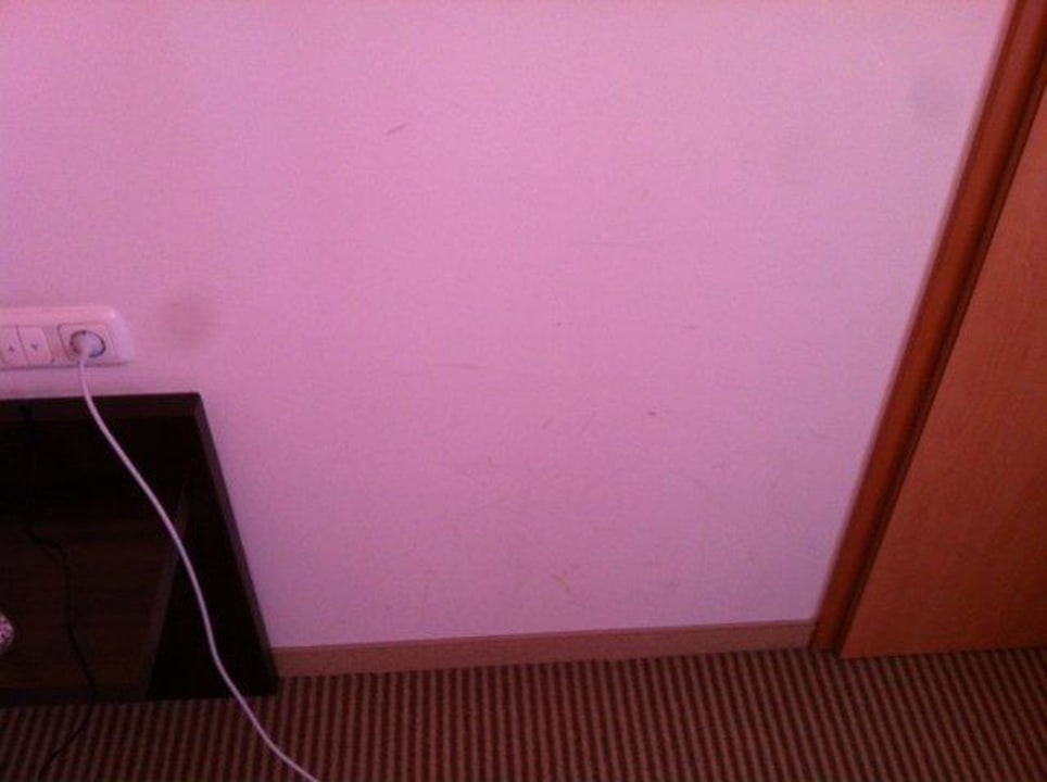 Wandbeschmutzung acom Hotel München