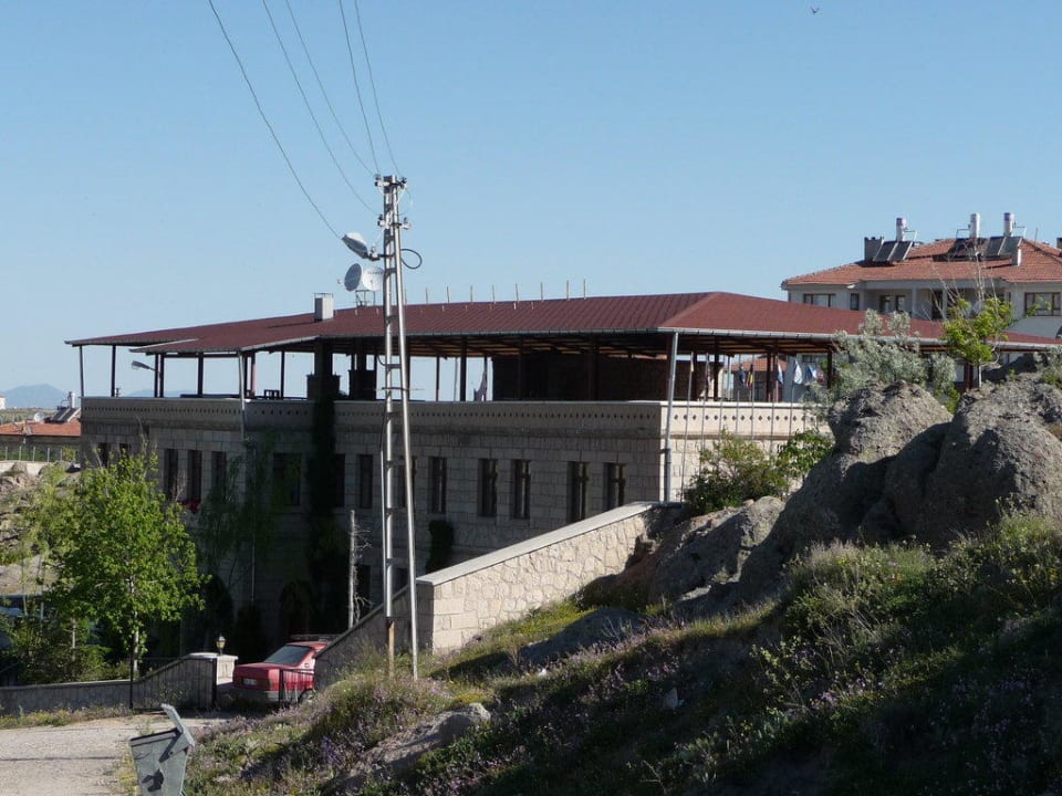 Seitliche Hotelansicht Hotel Karvalli