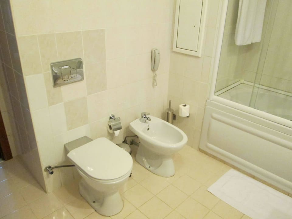 Zi. 805, Badecke mit WC und Bidet Grand Hotel Europe