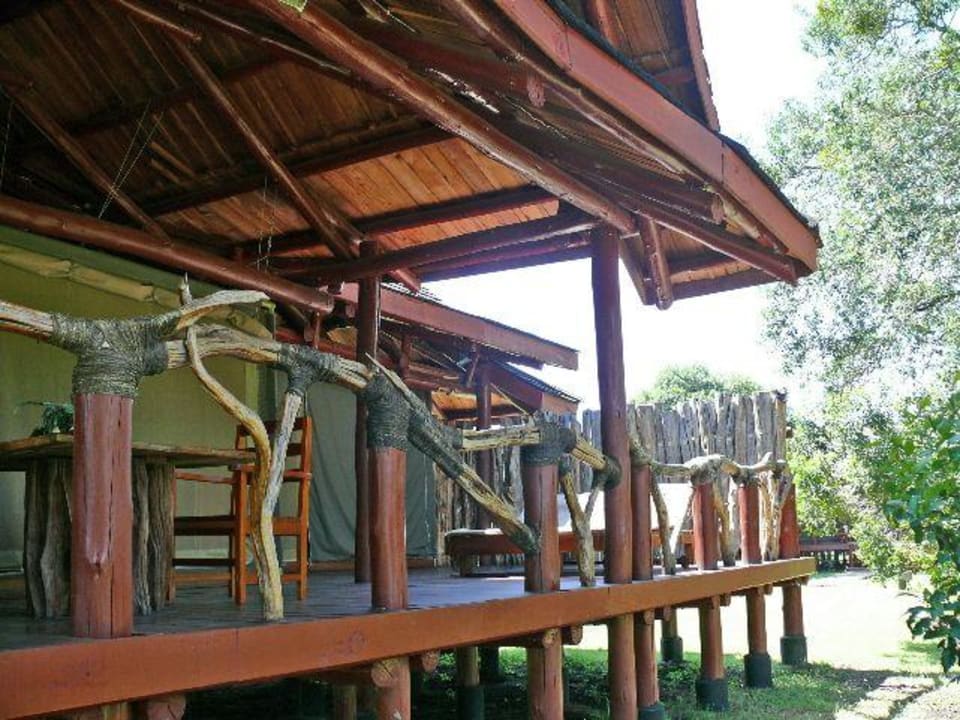 Die großzügige Veranda Royal Mara Safari Lodge