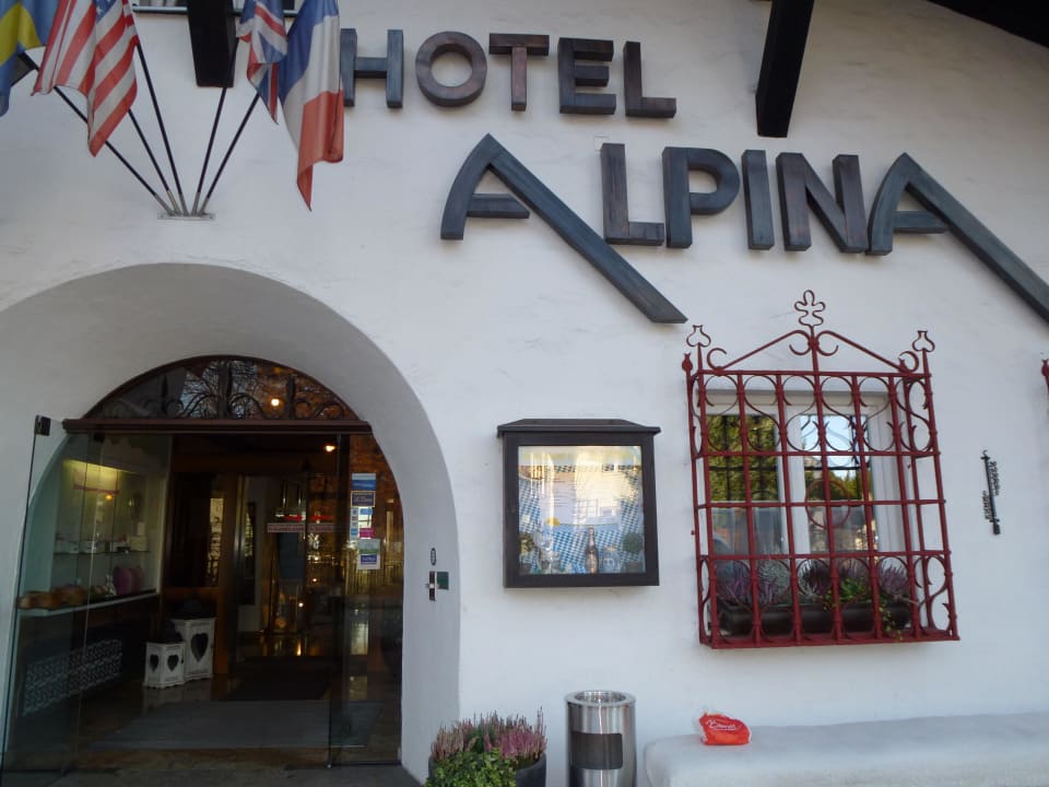 Eingang HYPERION Hotel Garmisch-Partenkirchen