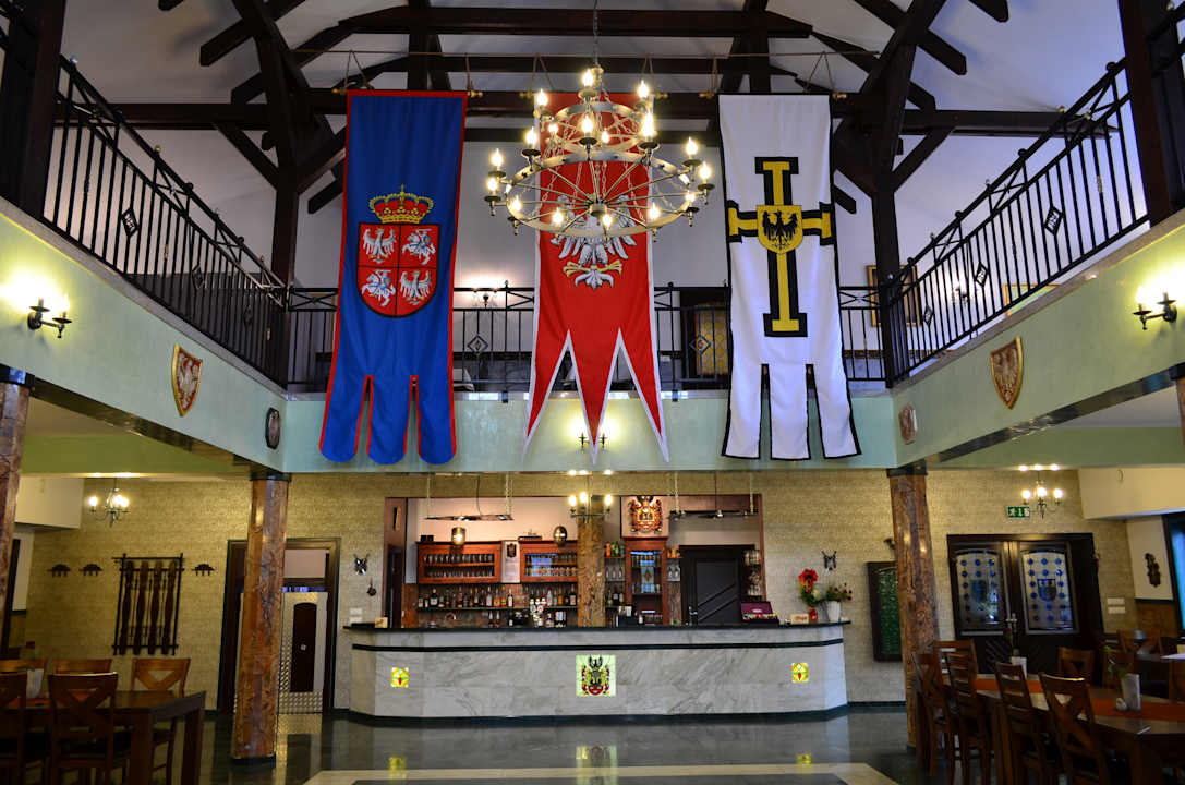 Sala restauracyjna Tematyczny Ośrodek Sportowo-Rekreacyjny Dwór Zawiszy