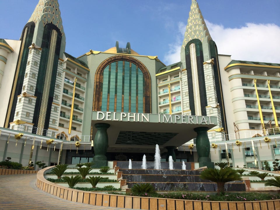 Вход в отель Hotel Delphin Imperial