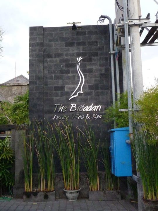 Zufahrt zur Anlage The Bidadari Villas & Spa Umaalas