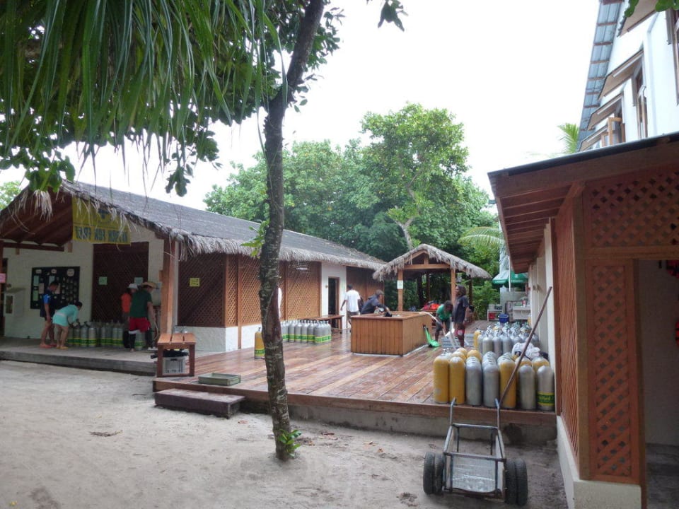 Dive Center von hinten NH Collection Maldives Reethi Resort