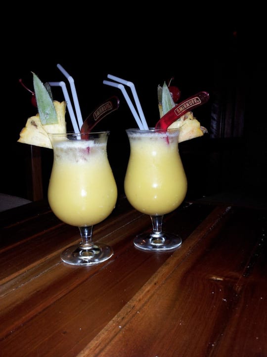 Leckerer Ananas Cocktail Summer Island Maldives