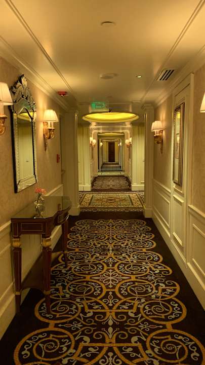 Zimmer The Leela Palace New Delhi