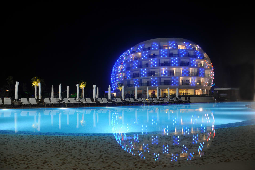 Pool Gold Island Selected