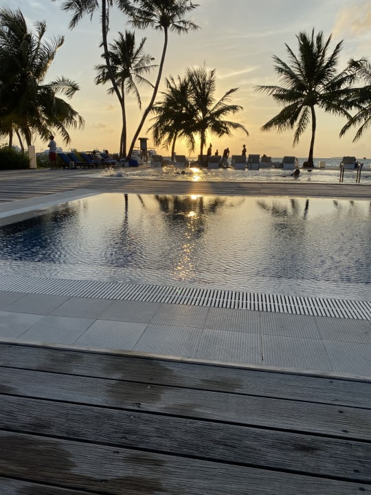 Pool Meeru Maldives Resort Island