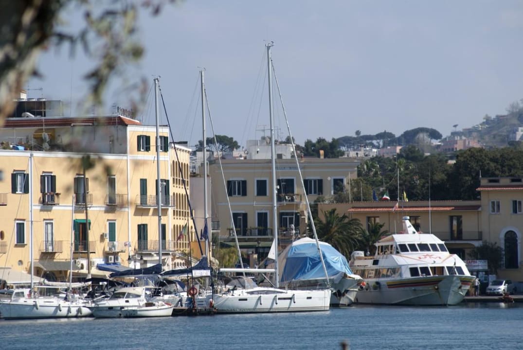 Villa Maria vom Hafen aus gesehen Villa Maria