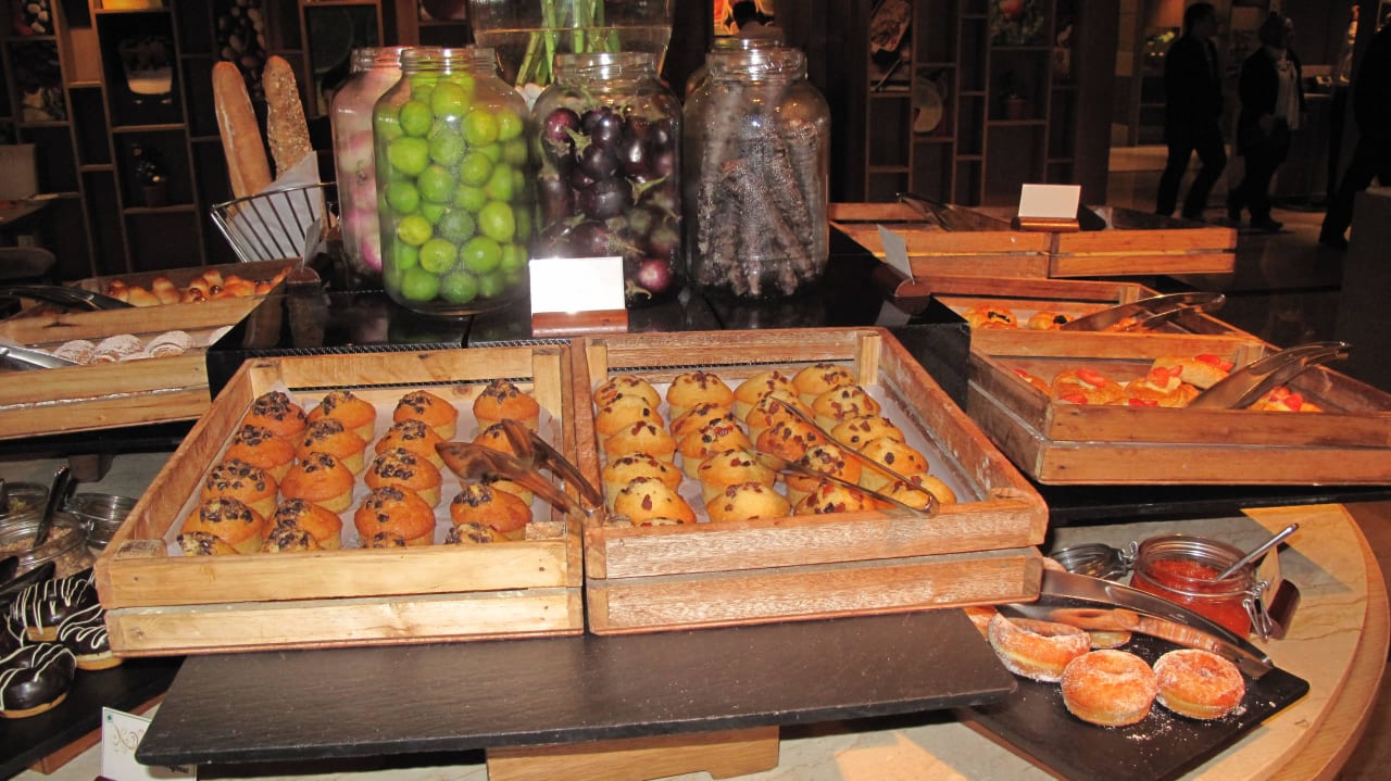 Frühstück The Leela Ambience Convention Hotel Delhi