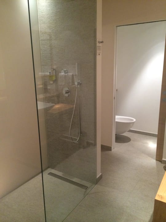 Tolle Dusche im Bad Charmehotel Friedrich