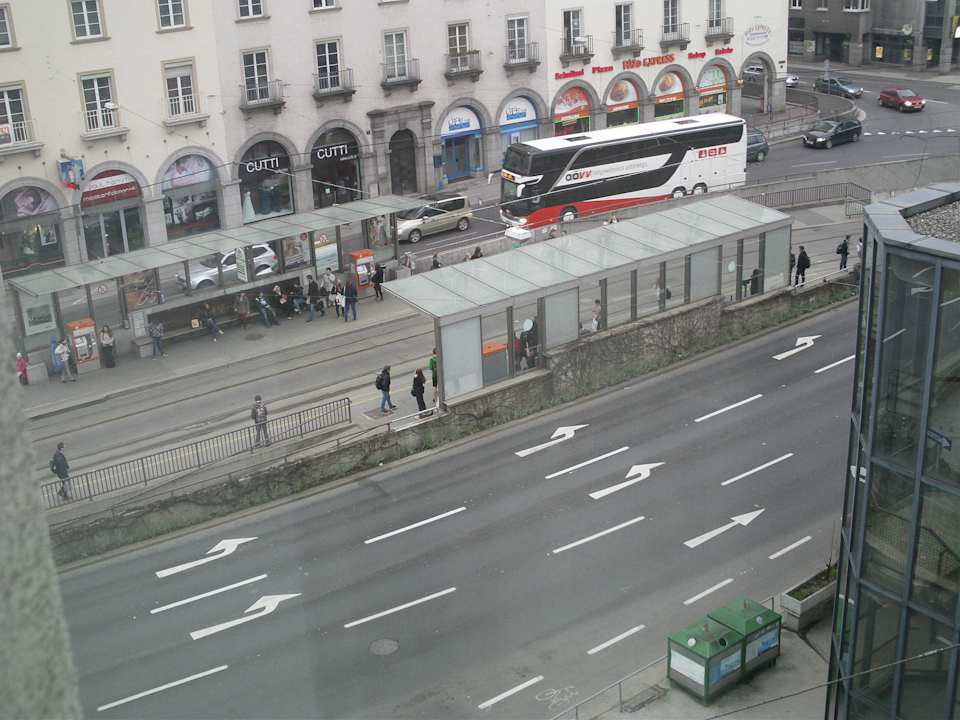 Blick auf die nicht ganz ruhige Hauptstraße Landgraf Hotel & Loft