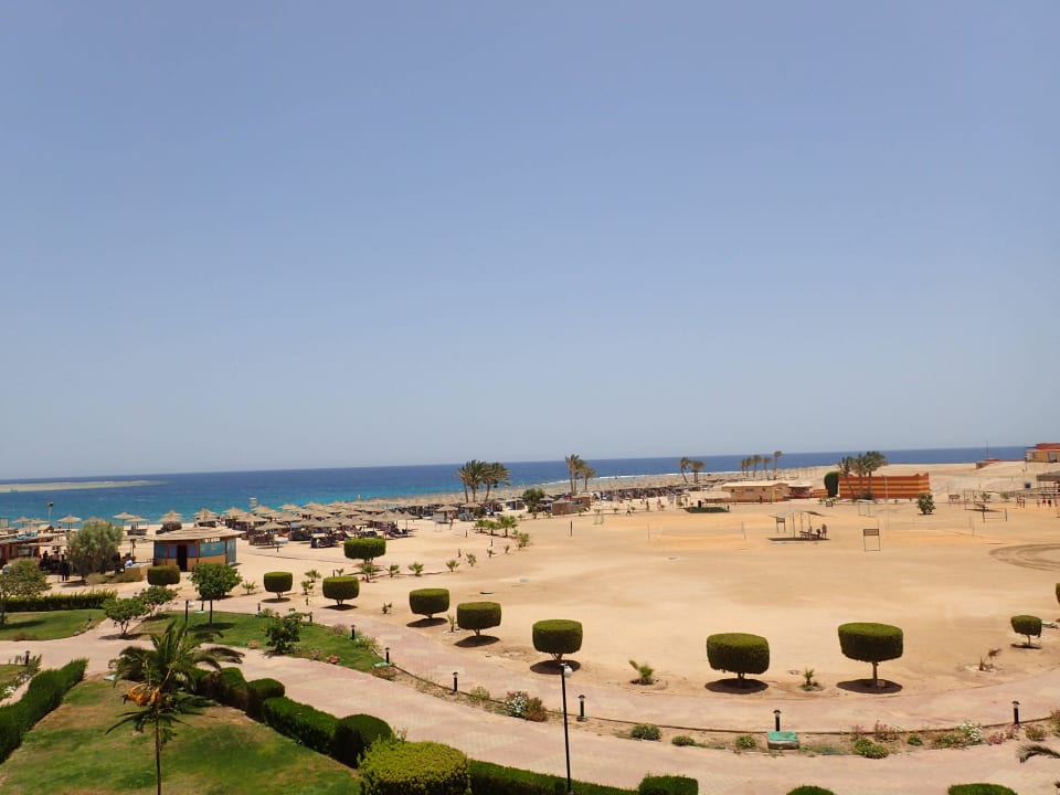 Blick von den Frontbeachzimmern Malikia Resort Abu Dabbab