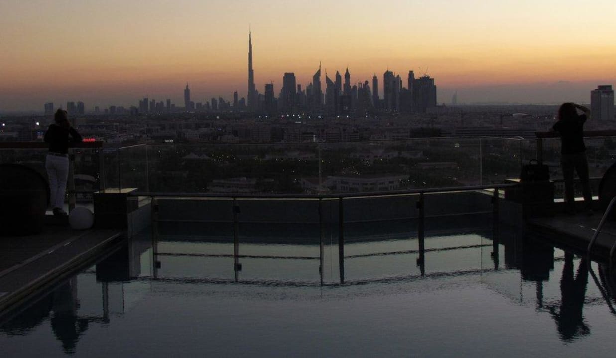 Pool Golden Sands Hotel Creek