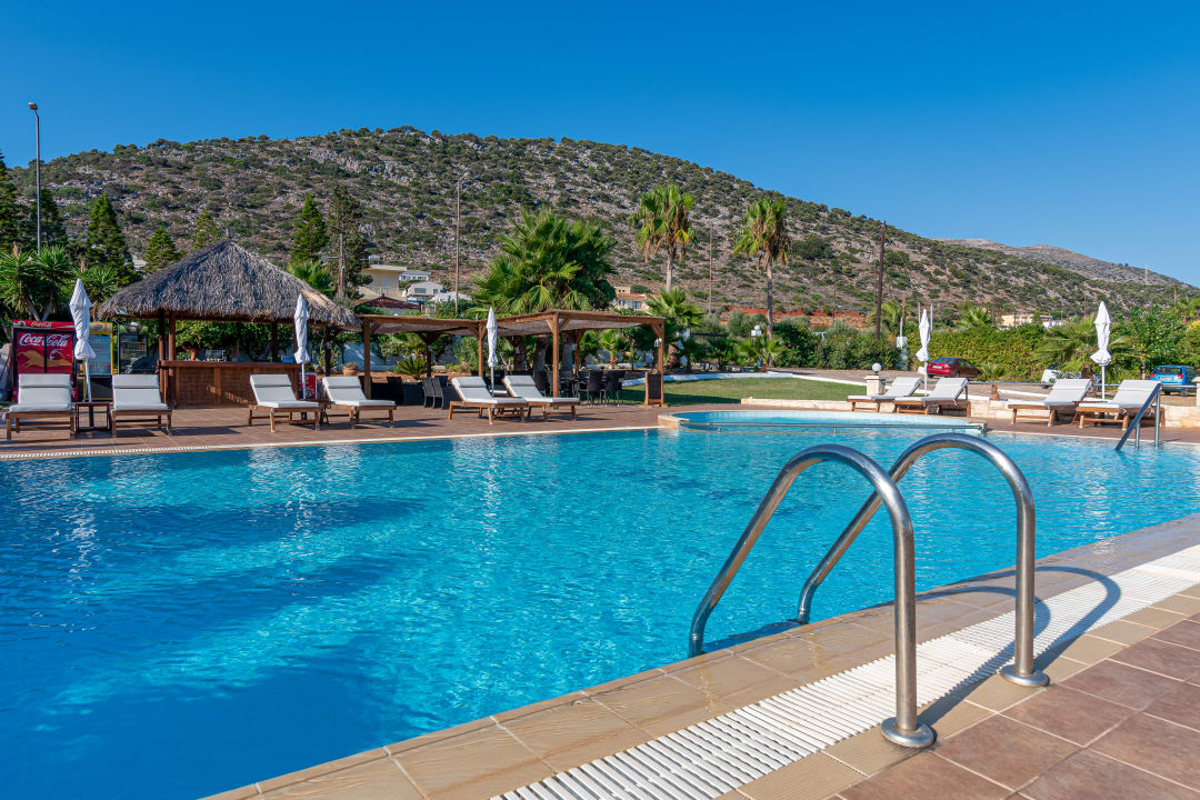 Pool W Suites