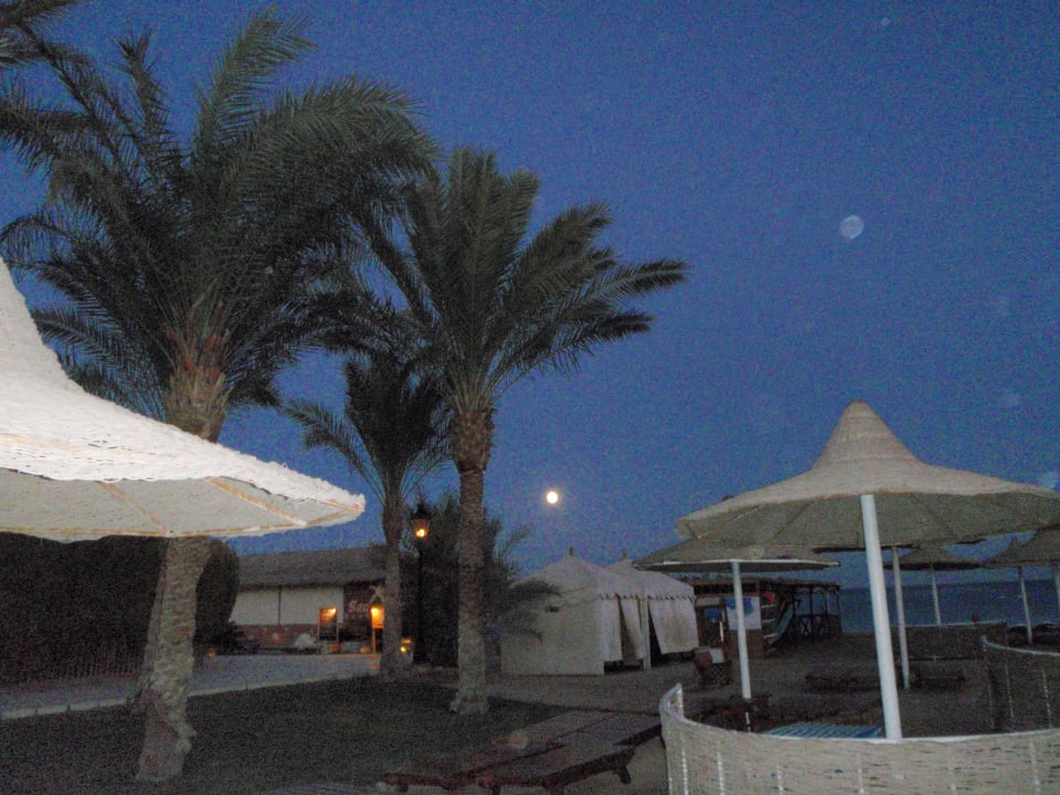 Abends im Themenrestaurant Siva Grand Beach