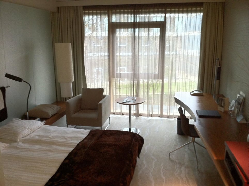 Doppelzimmer mit Blick in den Innenhof Radisson Blu Hotel Köln