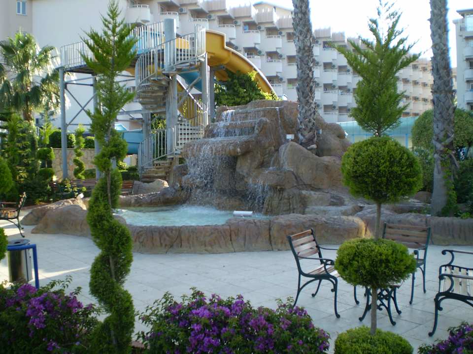 Ein Stück Wassergarten Lonicera Resort & Spa Hotel