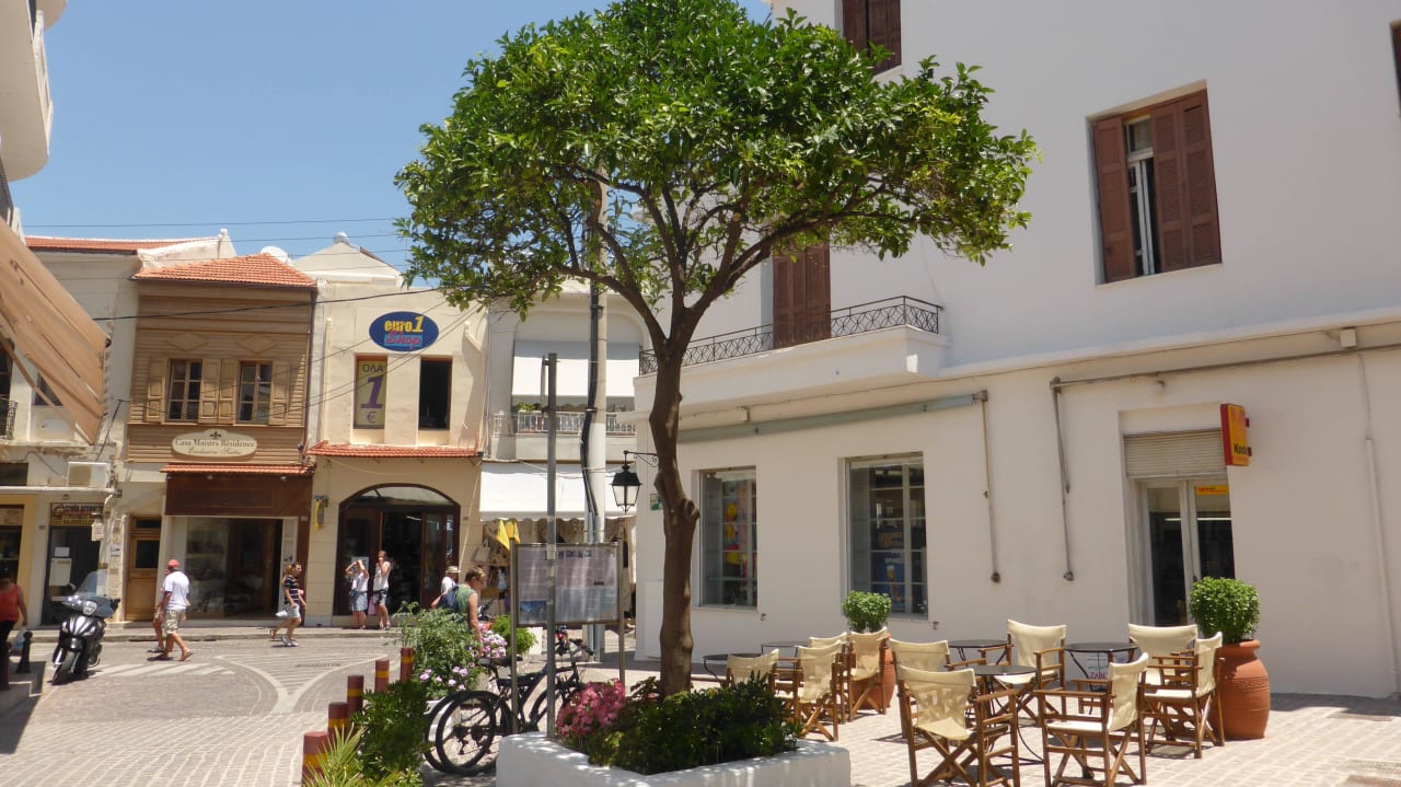 Kleiner Platz vor dem Hotel Hotel Mythos