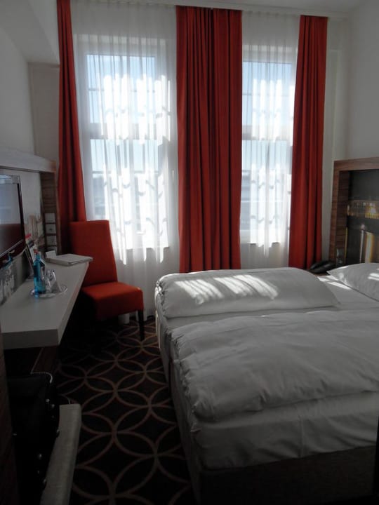Zimmer H+ Hotel Lübeck