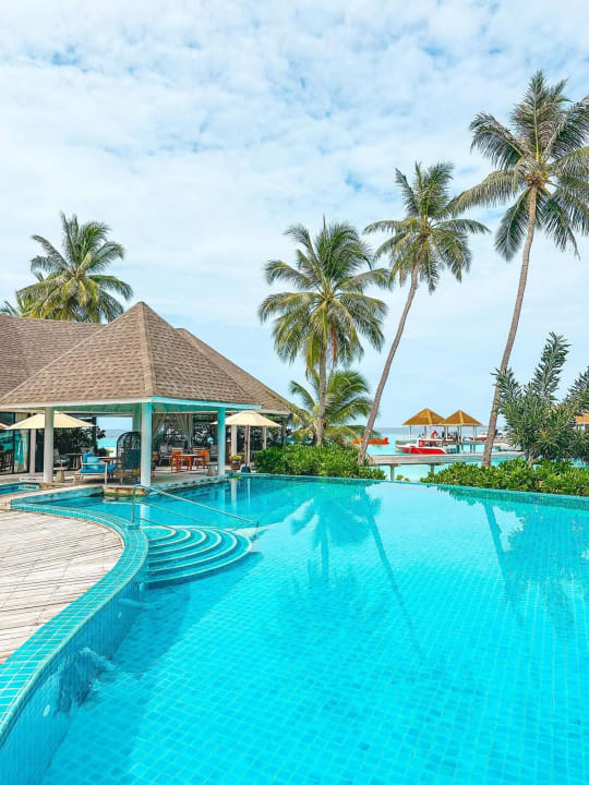 Pool Machchafushi Island Resort & Spa Maldives, The Centara Collection