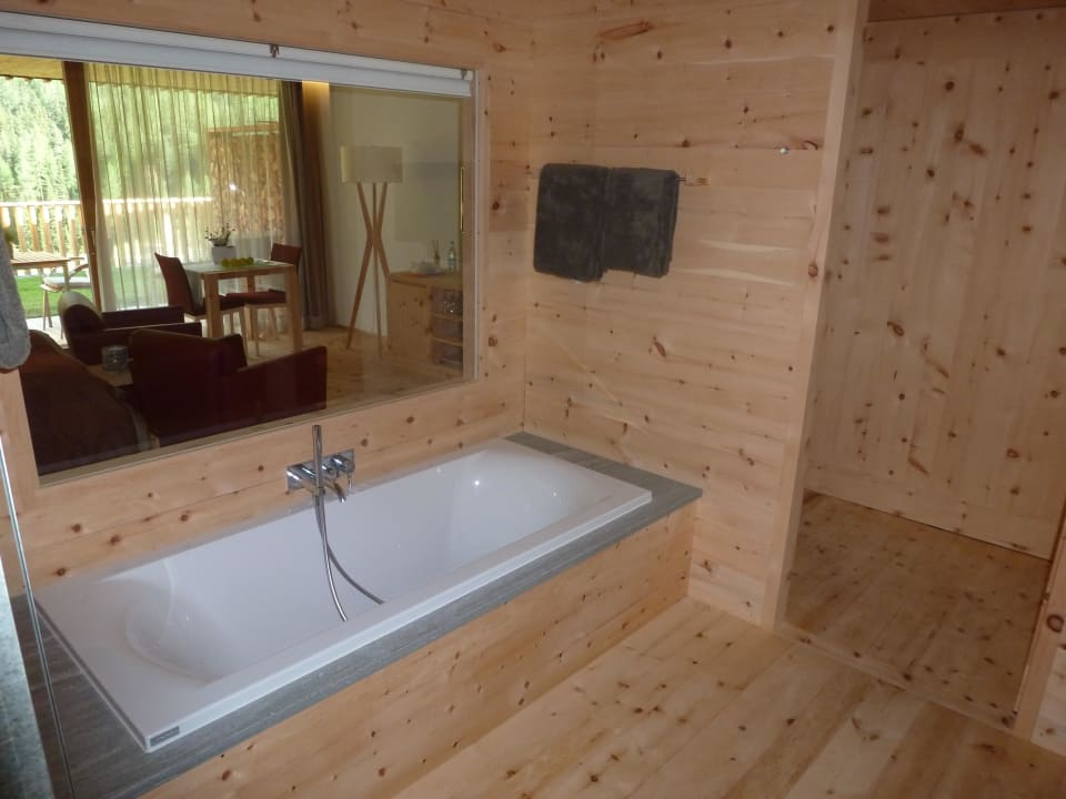 Bad der Suite Relais & Châteaux IN LAIN Hotel Cadonau