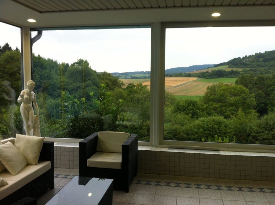 Ausblick aus dem Wellness-Bereich Seehotel am Stausee