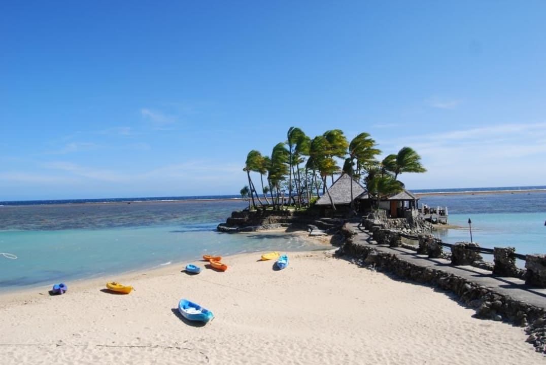 На территории отеля. Warwick Fiji Hotel