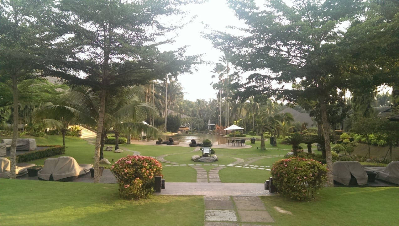 Von der Lobby auf den Pool geblickt Cyberview Resort & Spa