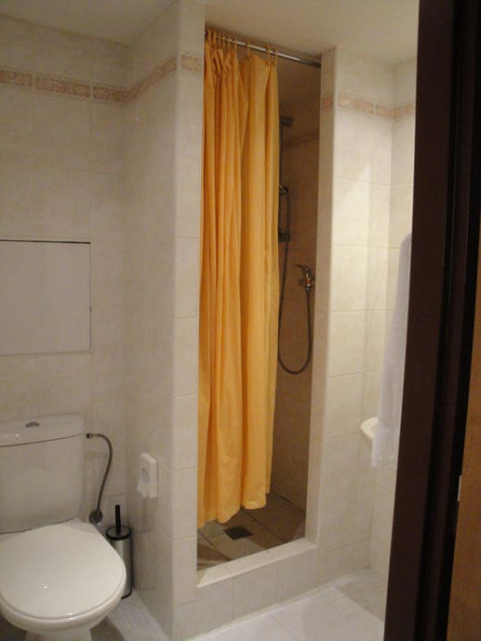 Zimmer-Bad Hotel Globus