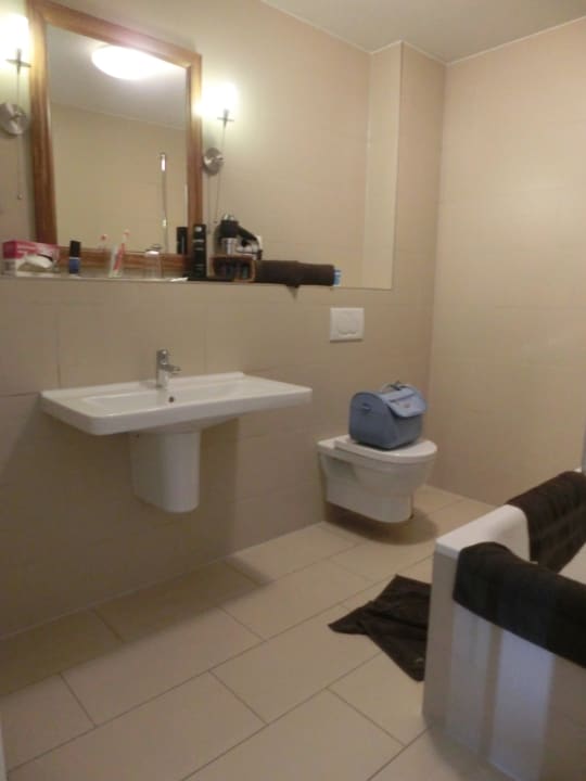 Bad Hotel Ampervilla