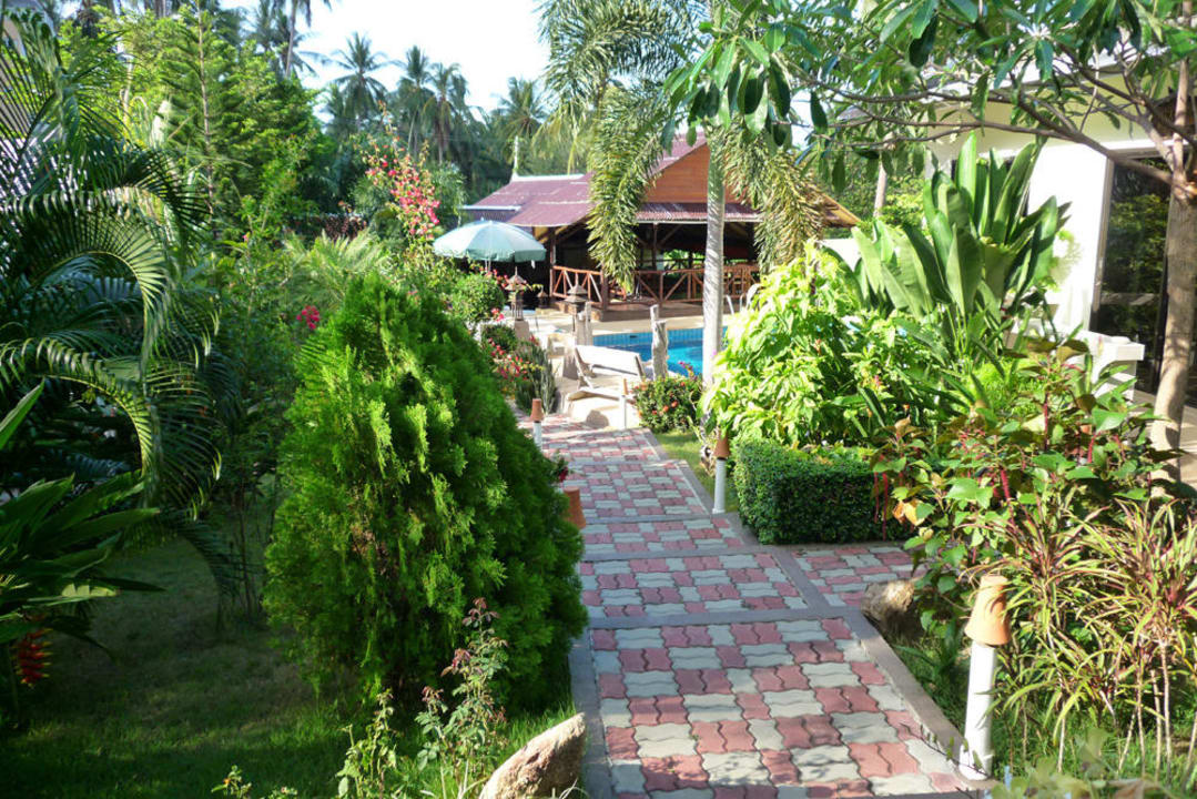 Территория отеля Hotel Baan Sukreep Resort