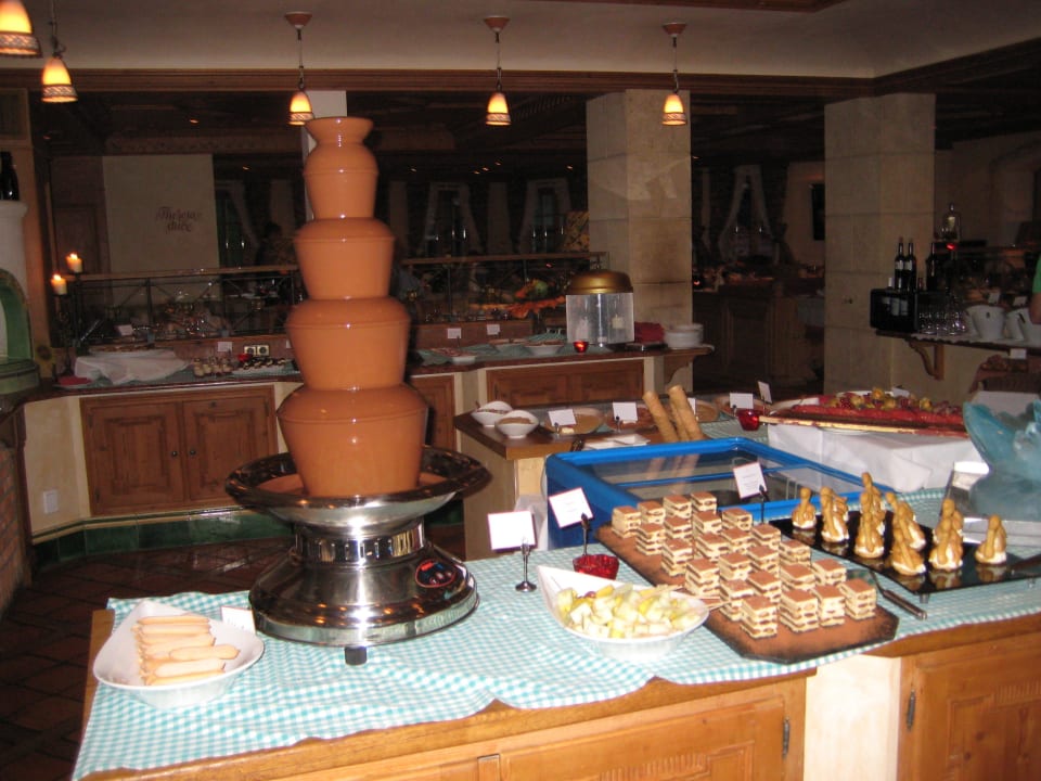 Dessertbüffé mit Schokoladefondue Hotel Alpin Spa Tuxerhof