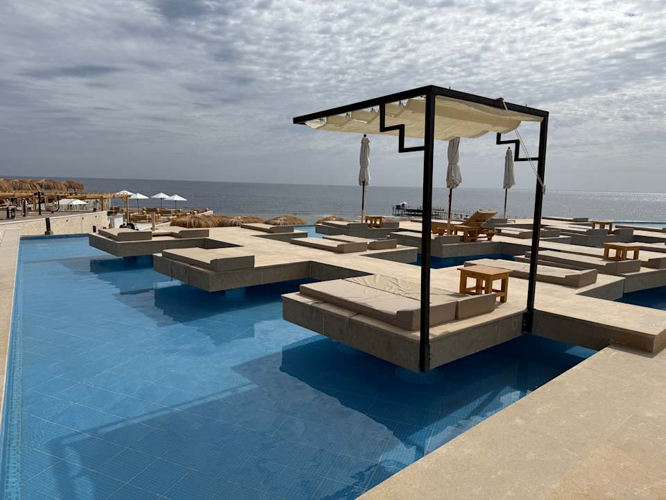 Pool Diamond Beach by Pearl Resort