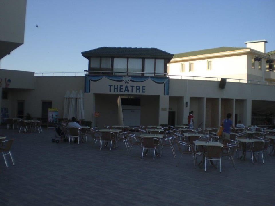 Innenhofe mit Blick Theater Side Breeze Hotel