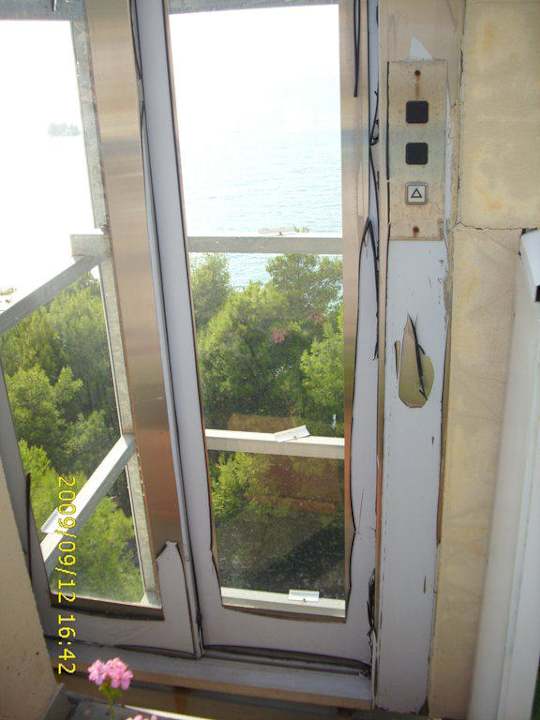 Einer der defekten Poollifte Hotel Ambiente Palace